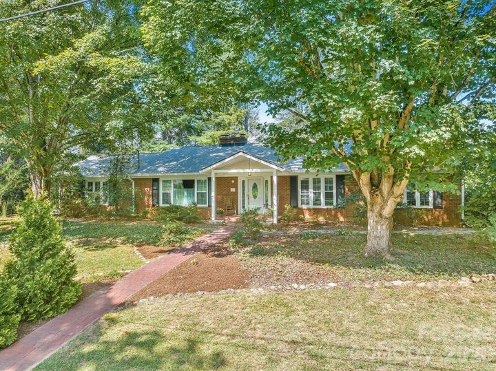 Property Photo:  1 Pheasant Ridge Drive  NC 28804 