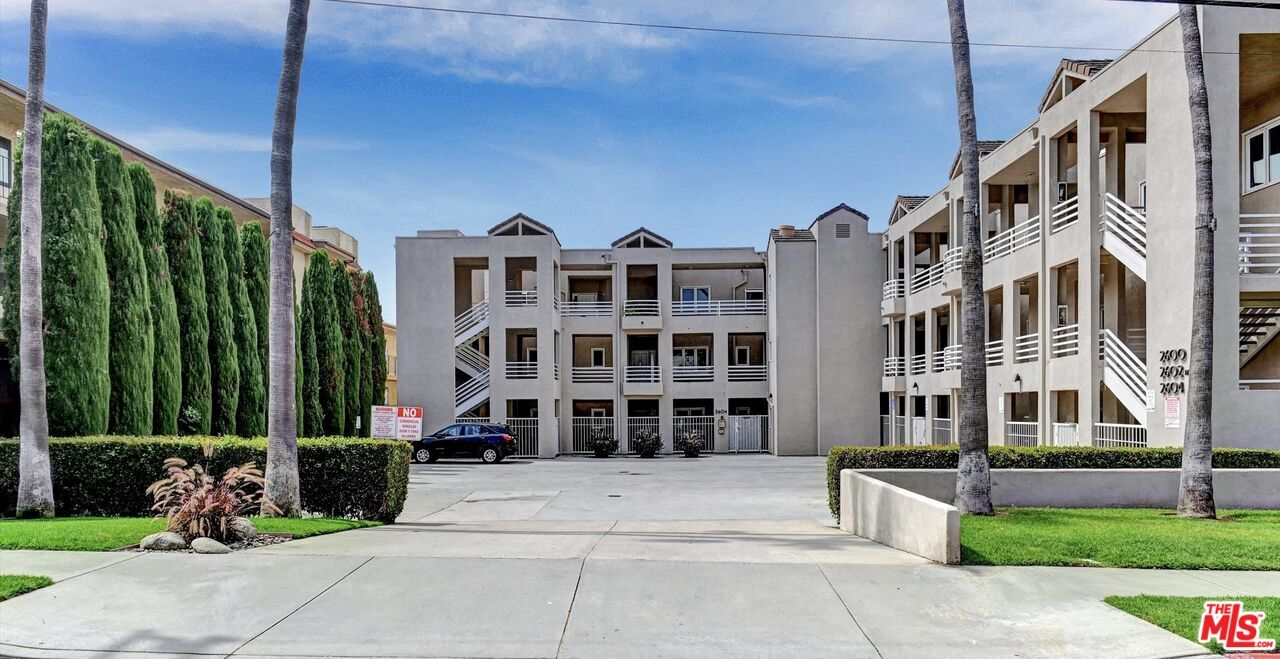 Property Photo: 2604 E 20th St, Unit 205E CA 90755
