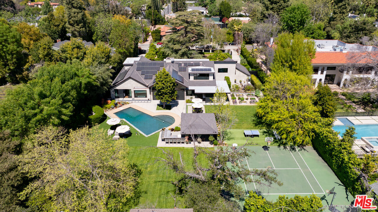 Property Photo: 17352 Magnolia Blvd CA 91316