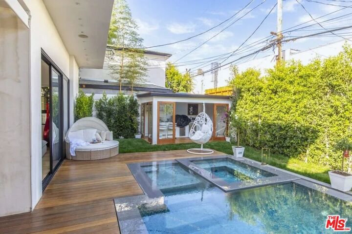 Property Photo:  748 N Detroit St  CA 90046 