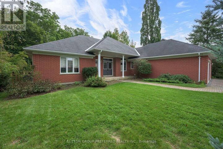 Property Photo: 179 Carriage Hill Drive North ON N5X 3W8