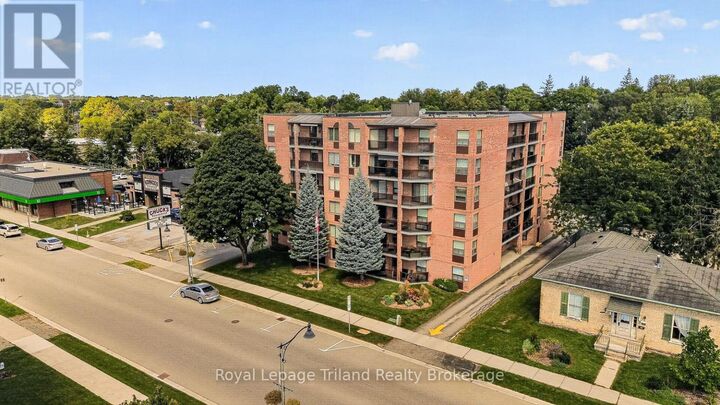 Property Photo:  217 Thames Street South 101  ON N5C 2T6 
