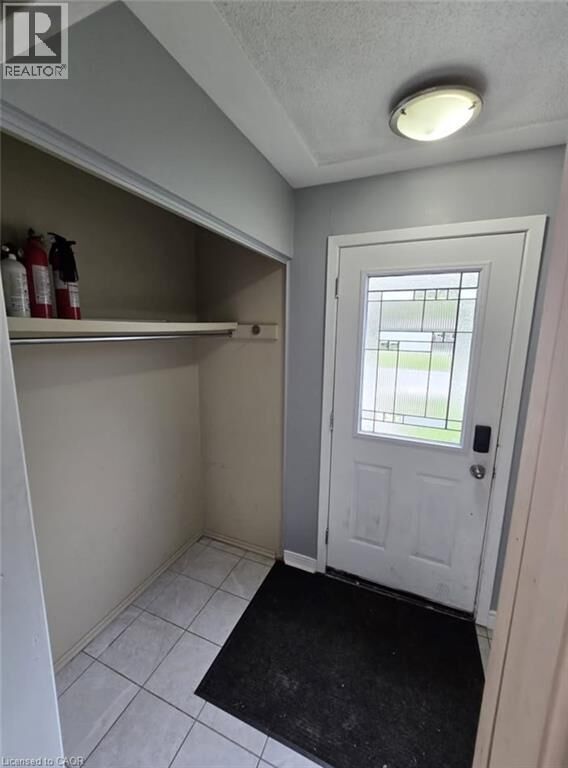 Property Photo:  409 Castlegrove Place Room 2  ON N6G 1L1 