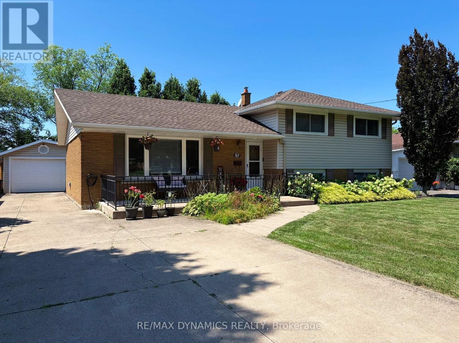 Property Photo: 87 Rochelle Drive ON L2M 6Y7