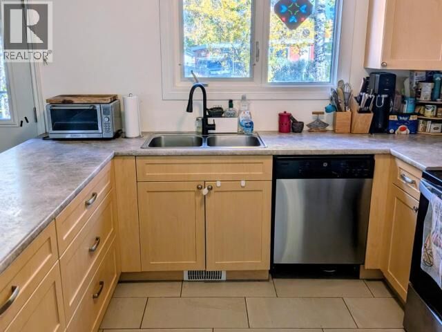 Photo de la propriété:  25 Takhini Ave  YT Y1A 3N5 