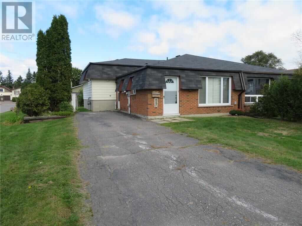 Property Photo: 880 Woodbine Avenue ON P3A 5A8