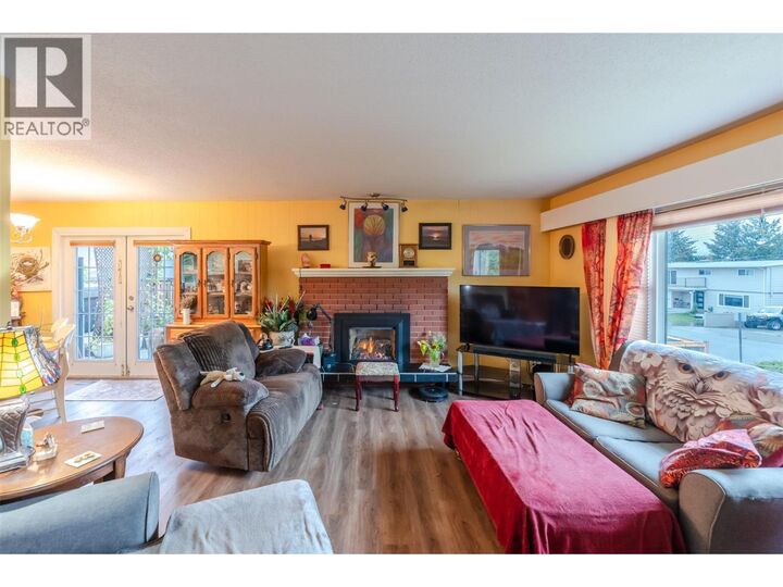 Property Photo:  902 Maccleave Avenue  BC V2A 3C5 