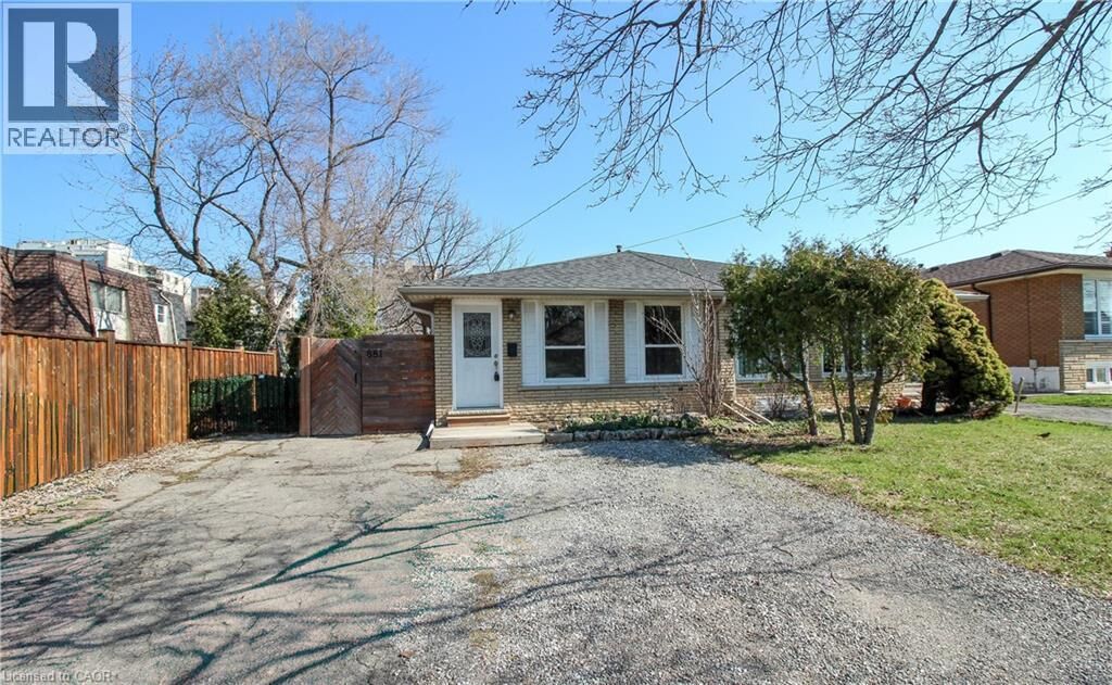 Property Photo: 881 Lawrence Road ON L8K 2A4