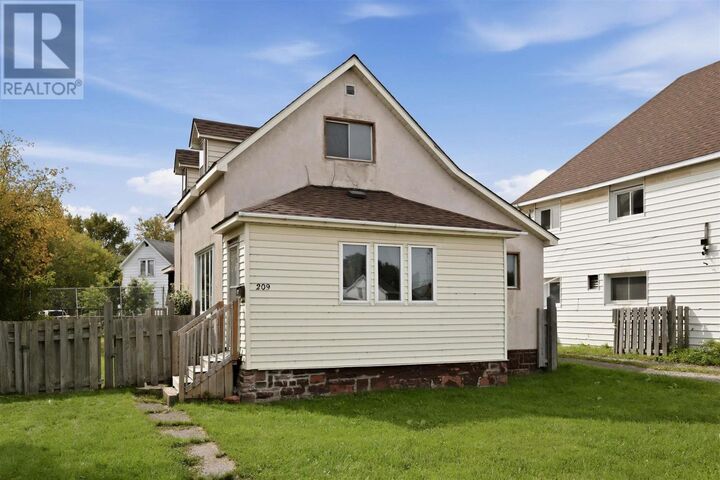 Property Photo: 209 Wellington St W ON P6A 1H5