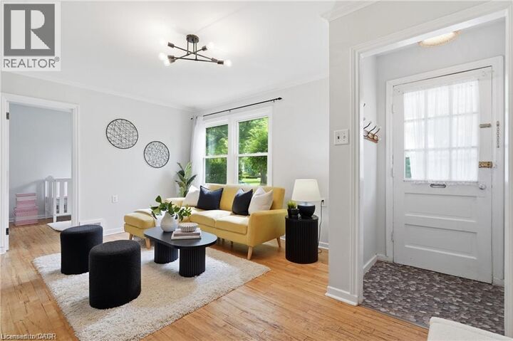 Property Photo:  132 Spadina Road East  ON N2M 3X4 