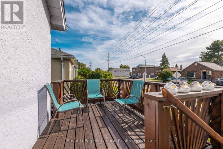 Property Photo:  2029 East Walsh Street North  ON P7E 4W1 