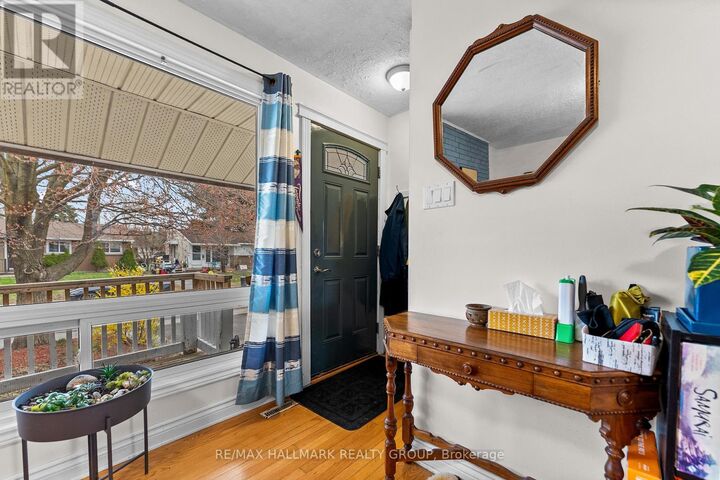 Property Photo:  1318 Avenue Q  ON K1G 0B6 