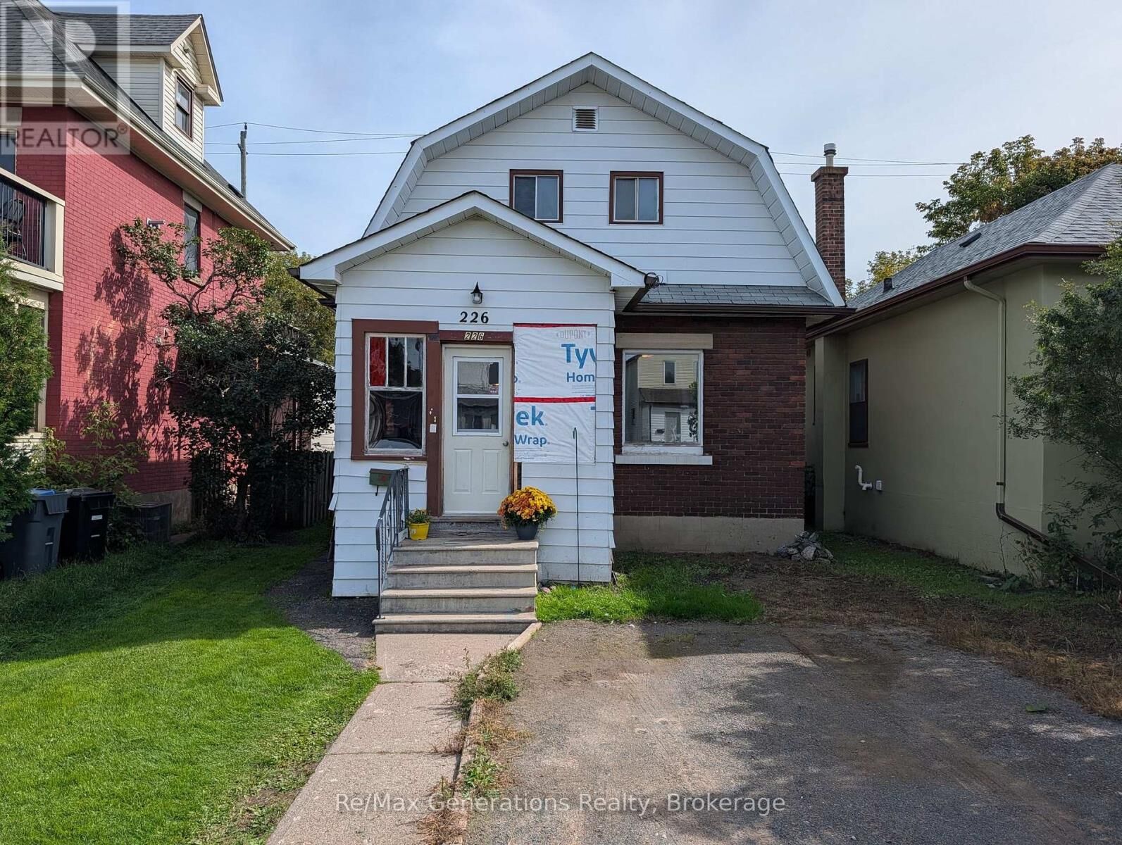 Property Photo:  226 Harold Street North  ON P7C 4C4 