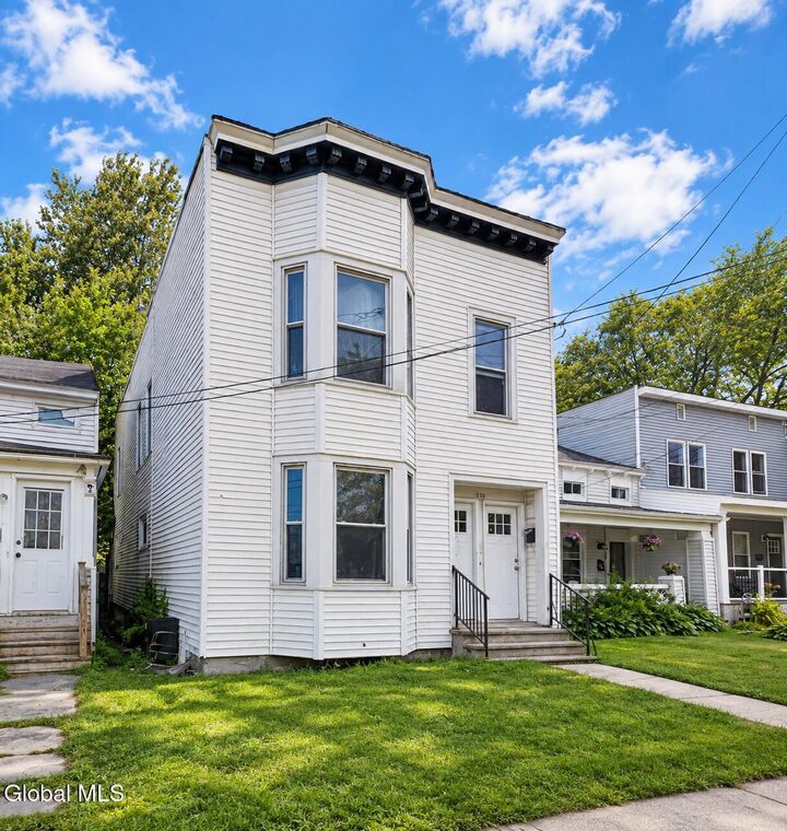 Property Photo:  512 Yates Street  NY 12208 