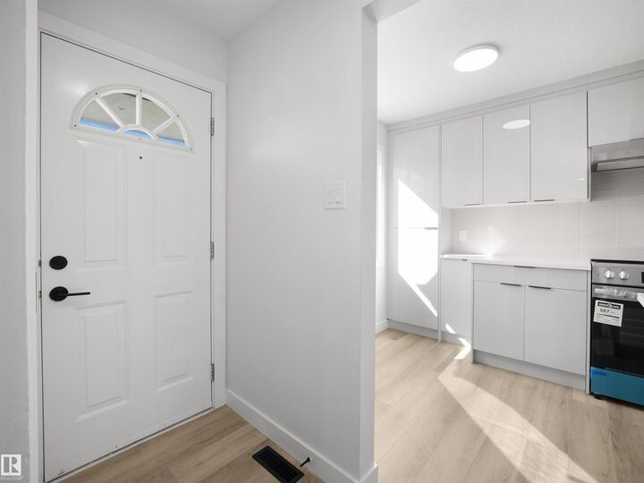 Property Photo:  12C Twin Terrace NW  AB T6K 1V4 