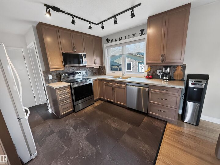 Property Photo:  16046 95 Avenue NW  AB T5P 0A7 
