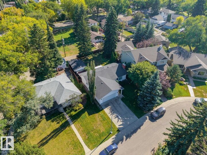 Property Photo:  9319 147 Street NW  AB T5R 0Y8 