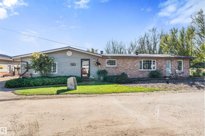 Property Photo: 6016 52 Avenue AB T0E 0A0