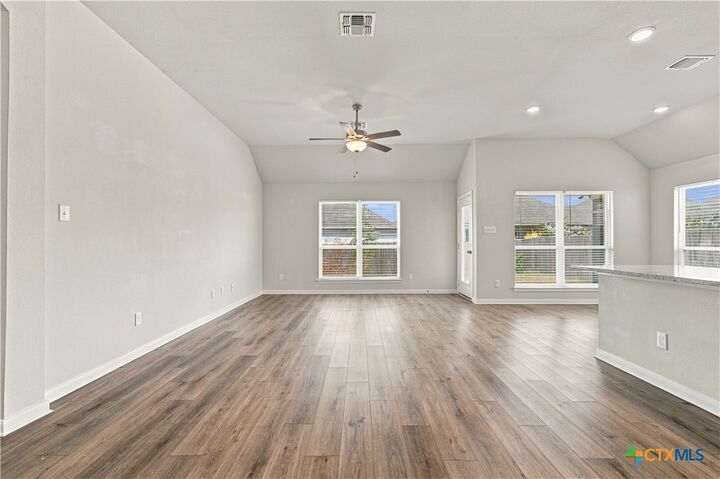 Property Photo: 808 Fallbrook Drive TX 76502