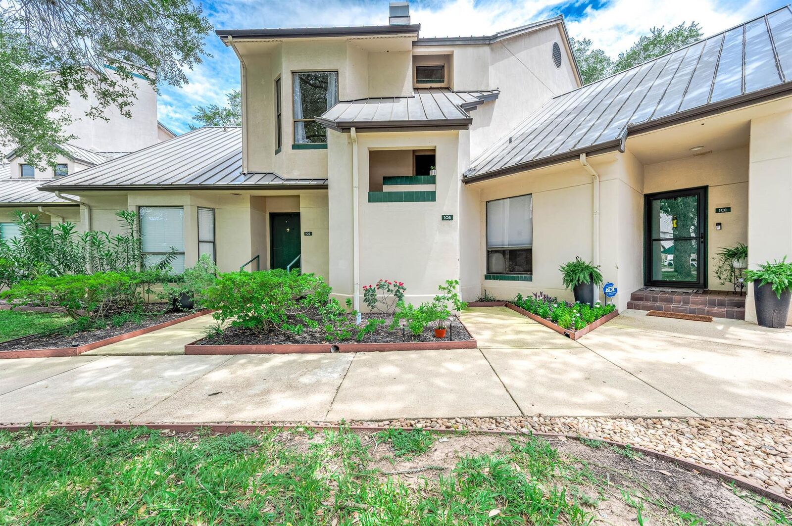 Property Photo: 4144 Greystone Way 105 TX 77479