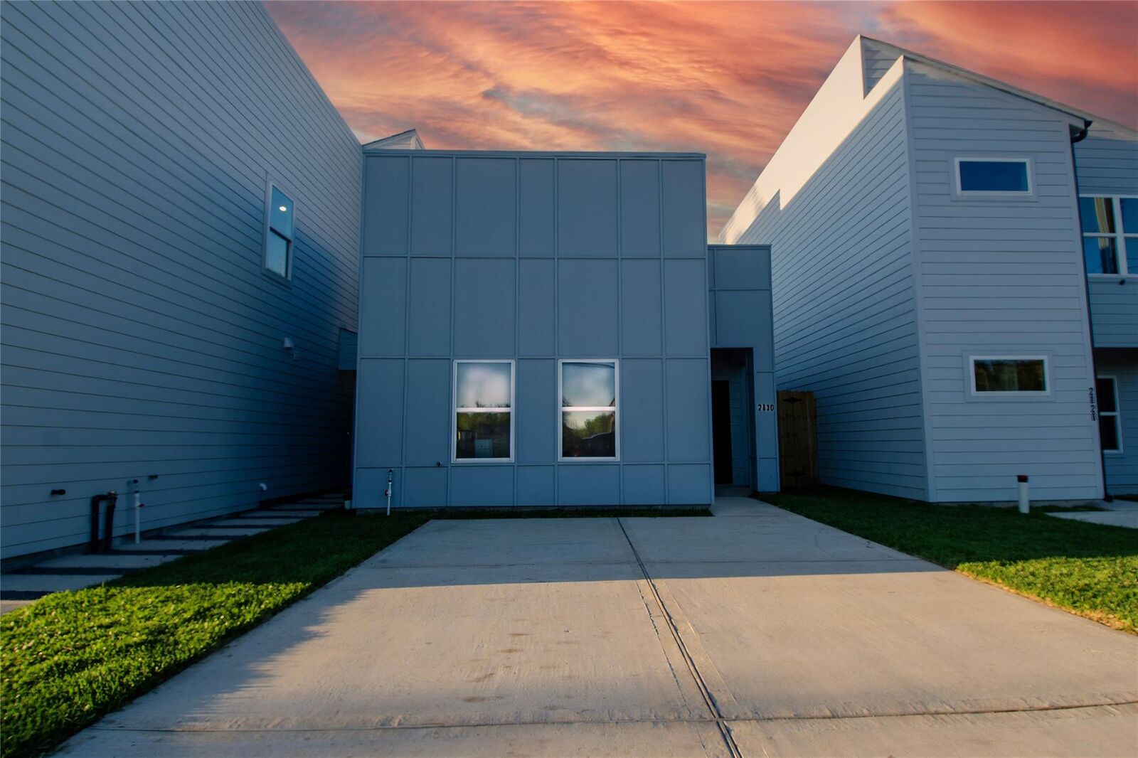 Property Photo: 2830 Mansfield Street TX 77091