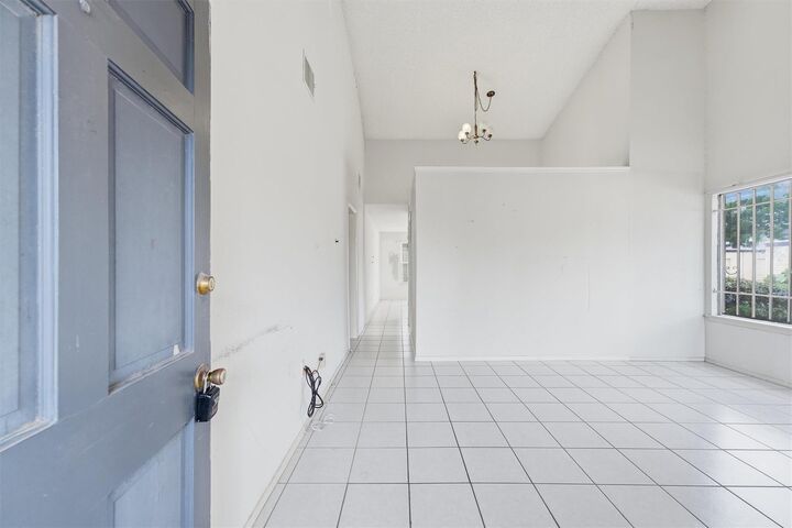 Property Photo:  10331 Huntington Place Drive 331  TX 77099 