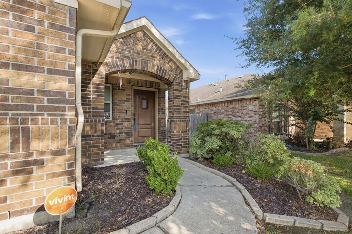 Property Photo:  8338 Broadleaf Avenue  TX 77521 
