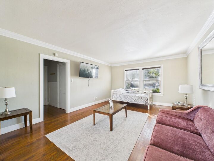 Property Photo: 1920 Richmond Avenue 8 TX 77098