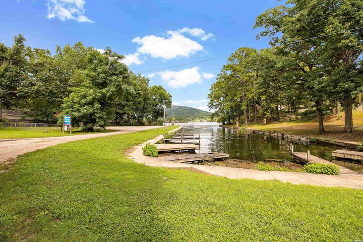 Property Photo:  102 Woodstock  AR 71913 