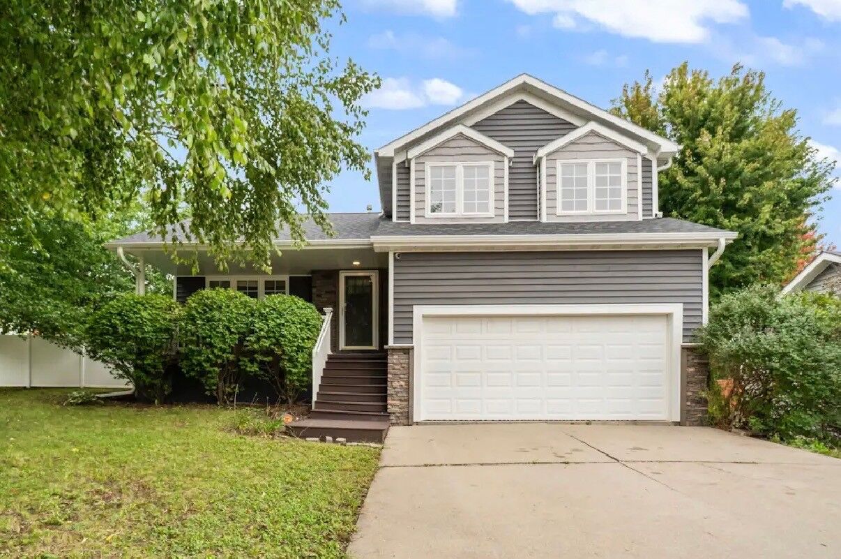 Property Photo: 3000 E Diehl Avenue IA 50320