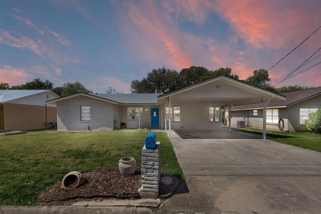 Property Photo: 1107 Donna Kay Dr TX 78028