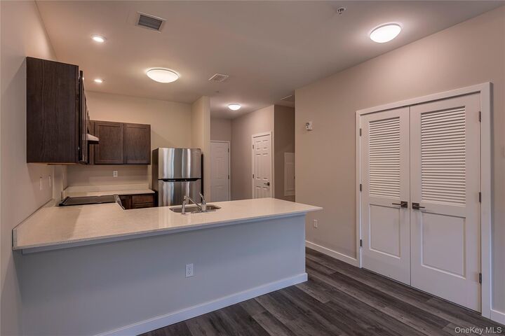 Property Photo: 87 W Chestnut Street 206 NY 12561