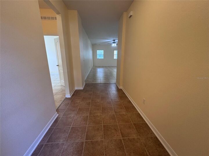 Property Photo:  1013 Evans Loop  FL 33853 