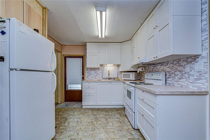 Property Photo:  6128 Ridgewood Drive  FL 33542 