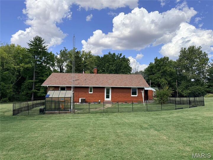Property Photo: 110 W Teak Street IL 62689