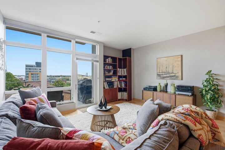 Property Photo: 601 E Ogden Ave WI 53202