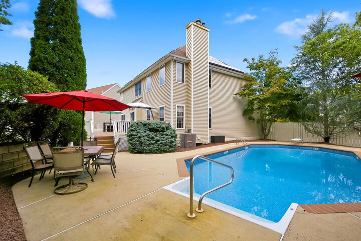 Property Photo:  