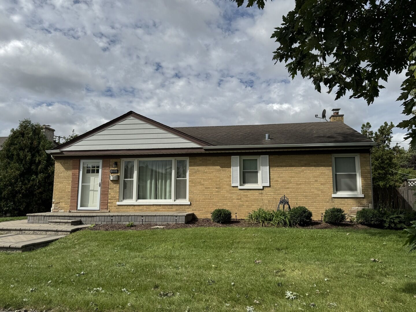 Property Photo: 8048 N Ozanam Avenue IL 60714