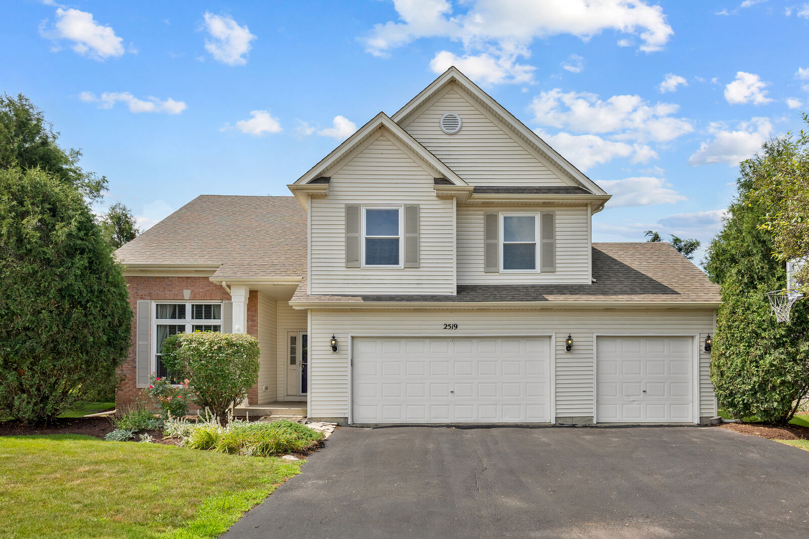 Property Photo:  2519 Crestview Drive  IL 60502 