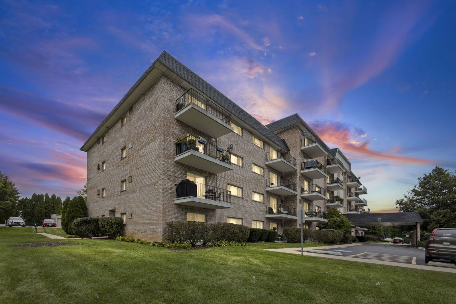 Property Photo: 1000 S Lorraine Road 110 IL 60189