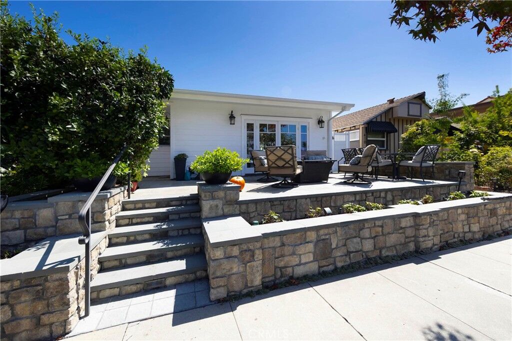 Property Photo:  412 1/2 Dahlia Avenue  CA 92625 
