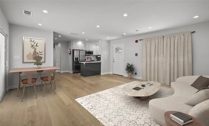 Property Photo: 1525 N Screenland Drive CA 91505
