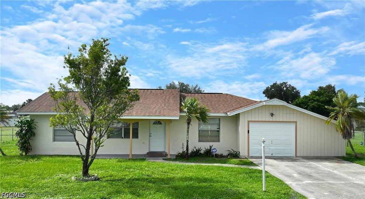 Property Photo:  1414 Alwynne Drive  FL 33936 