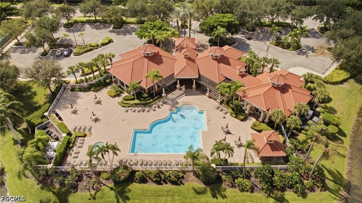 Property Photo:  5111 W Hyde Park Court 101  FL 33912 