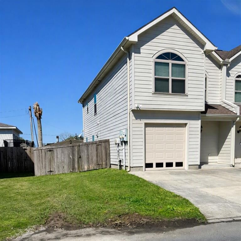 Property Photo:  128 E Third Street A  LA 70037 