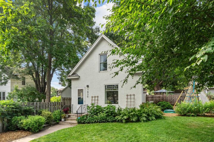 Property Photo:  1830 Hewitt Avenue  MN 55104 