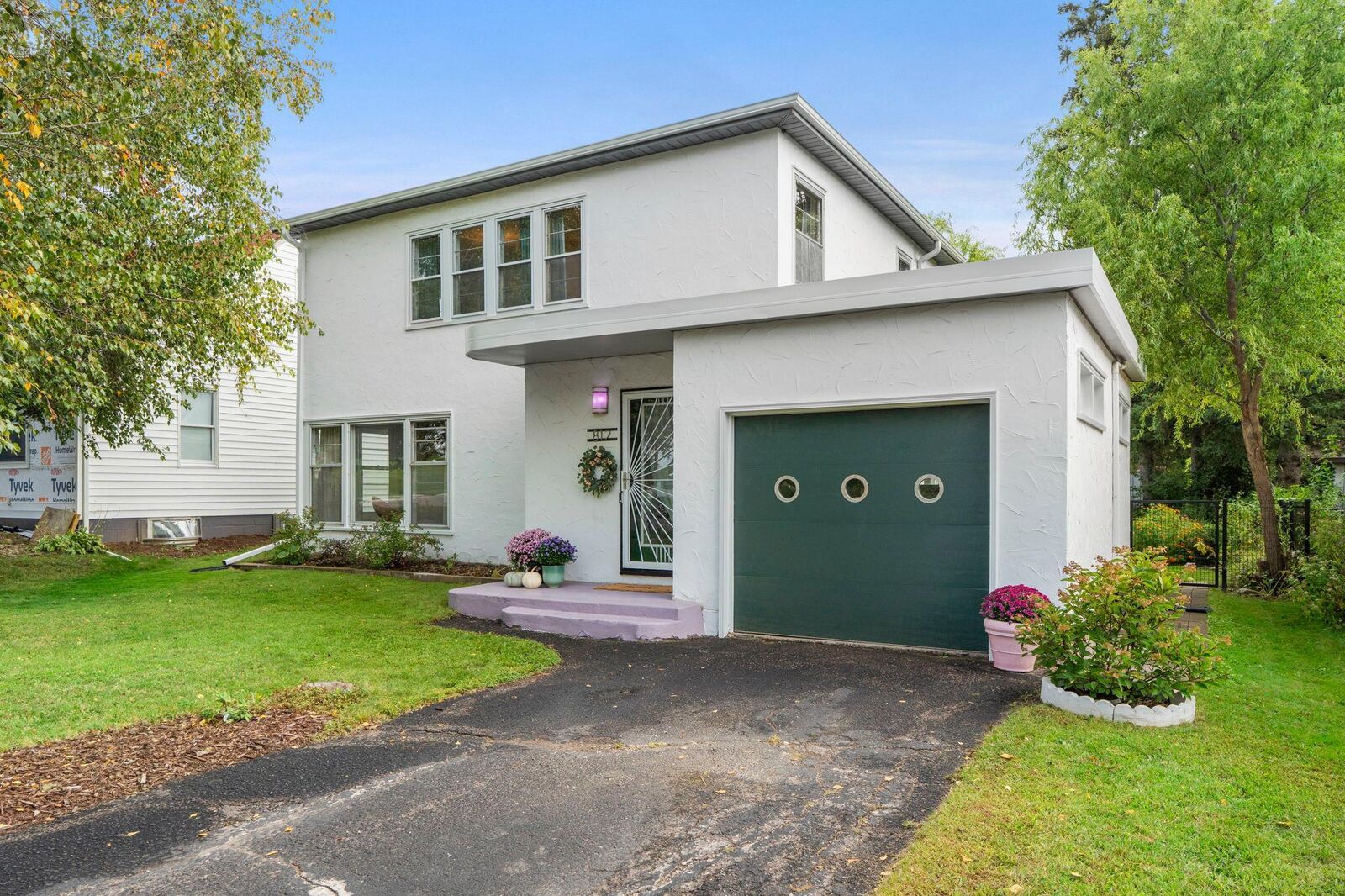 Property Photo: 812 Nebraska Avenue E MN 55106
