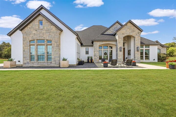 Property Photo: 133 Heritage Springs Drive TX 76087