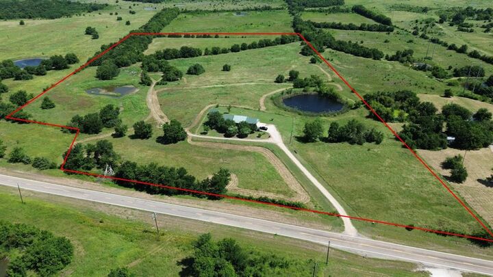 Property Photo: 2271 Farm Road 2949 N TX 75432