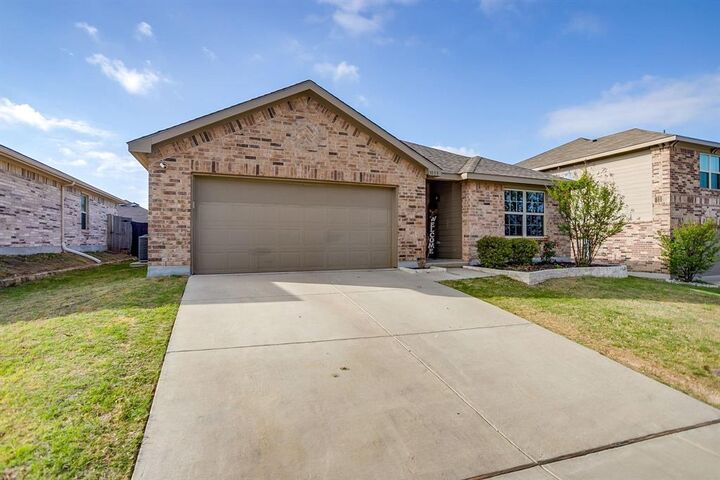 Property Photo:  3033 Whitetail Chase Drive  TX 76108 